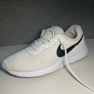Nike White Men’s white Athletic Shoes. size 10. running casual sneakers
